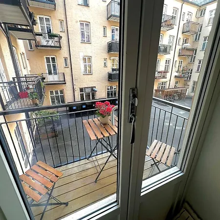 Cozy In The Center Of *